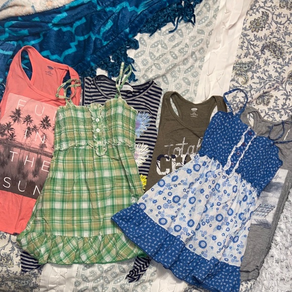 6 tank tops - Picture 4 of 4